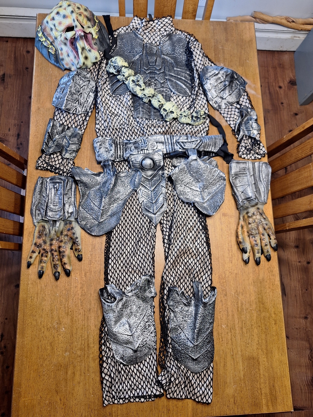 Predator Halloween Costume Aliens vs Predator Requiem Adult Mask,Gloves,Suit